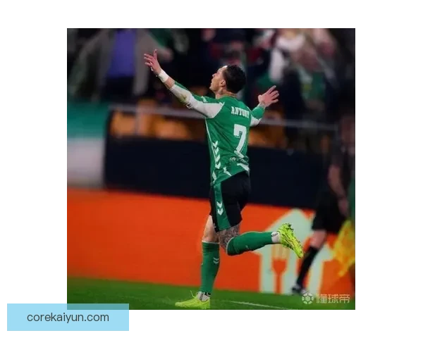 安东尼射门方式在本赛季表现稳健，成为球队进攻的重要武器